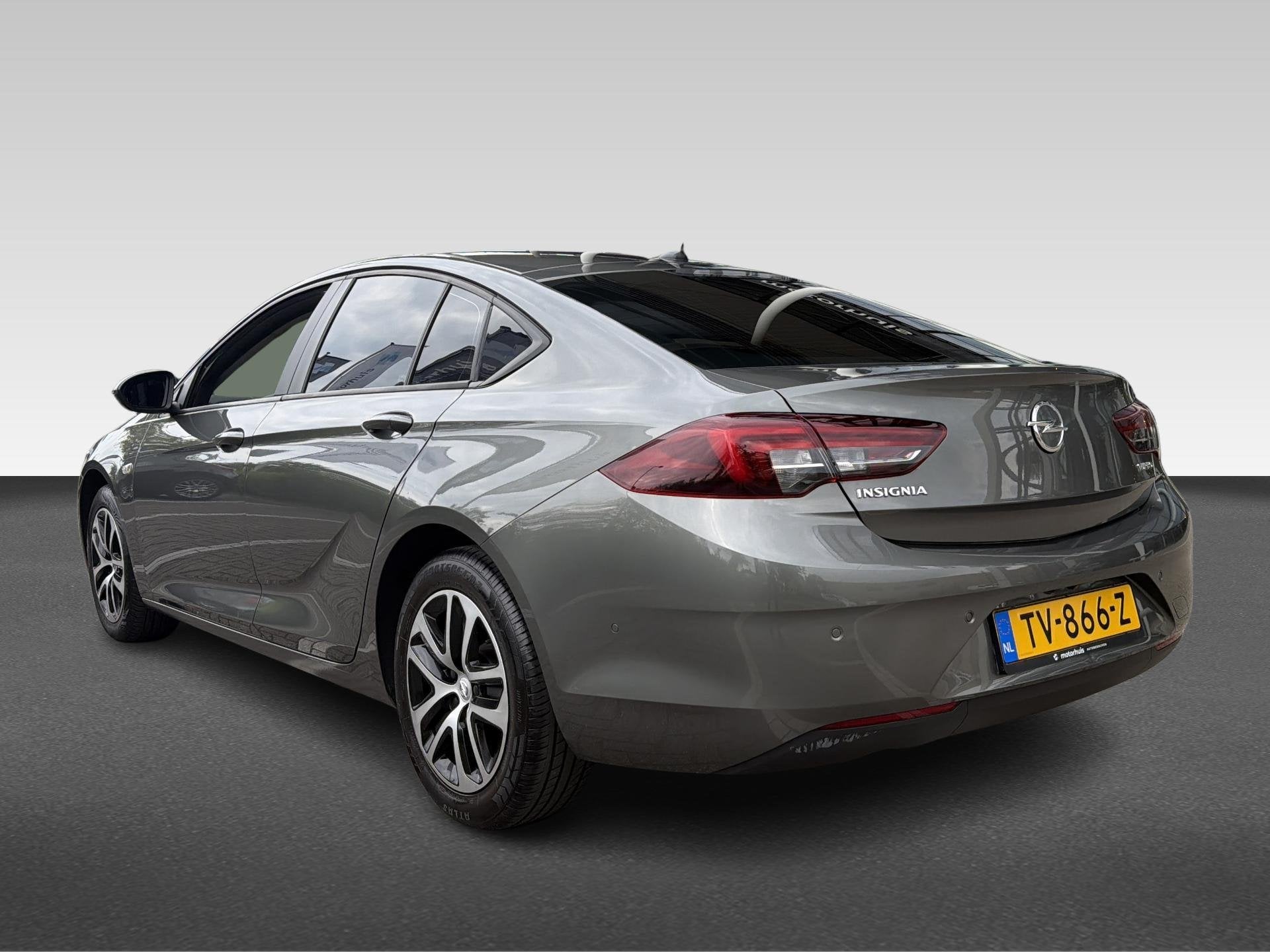 Opel Insignia Grand Sport 1.5 Turbo Online Edition, Gebruikt, 4 cilinders, 700 kg, Handgeschakeld