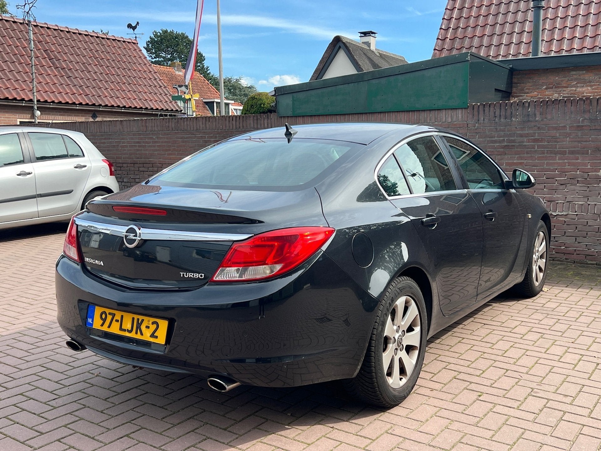 Opel Insignia 1.6 T Edition - Parkeer sensoren - Trekhaak -, Auto's, Euro 5, Stof, Gebruikt, Zwart