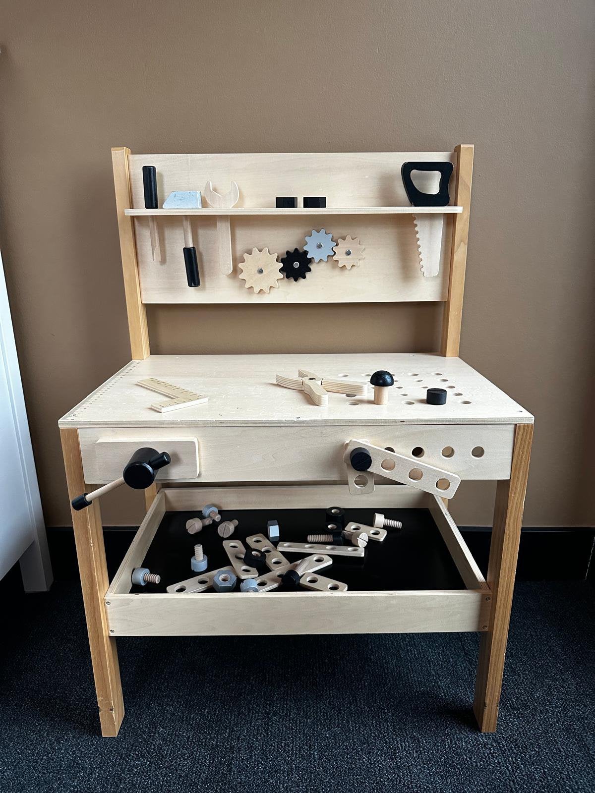 Houten speel werkbank incl. gereedschap, Kinderen en Baby's, Speelgoed | Speelkeukens, Ophalen, Zo goed als nieuw