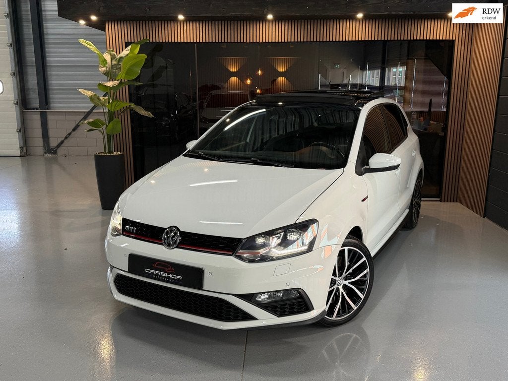 Volkswagen Polo 1.8 TSI GTI PANO/STOELVRM/CAMERA/PDC/LED, Voorwielaandrijving, Zwart, Wit, Bedrijf
