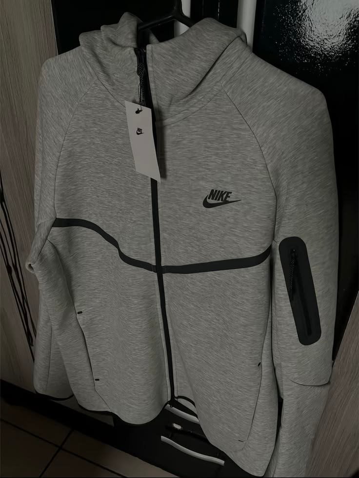 Tech maat M, Nike, Grijs, Gedragen, Algemeen