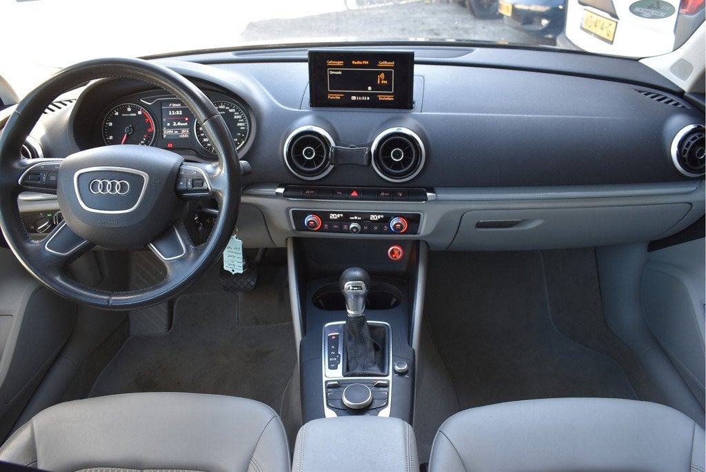 Audi A3 Limousine 1.4 TFSI CoD Ambition Pro Line Plus Cruise, Gebruikt, Leder en Stof, Sedan, A3
