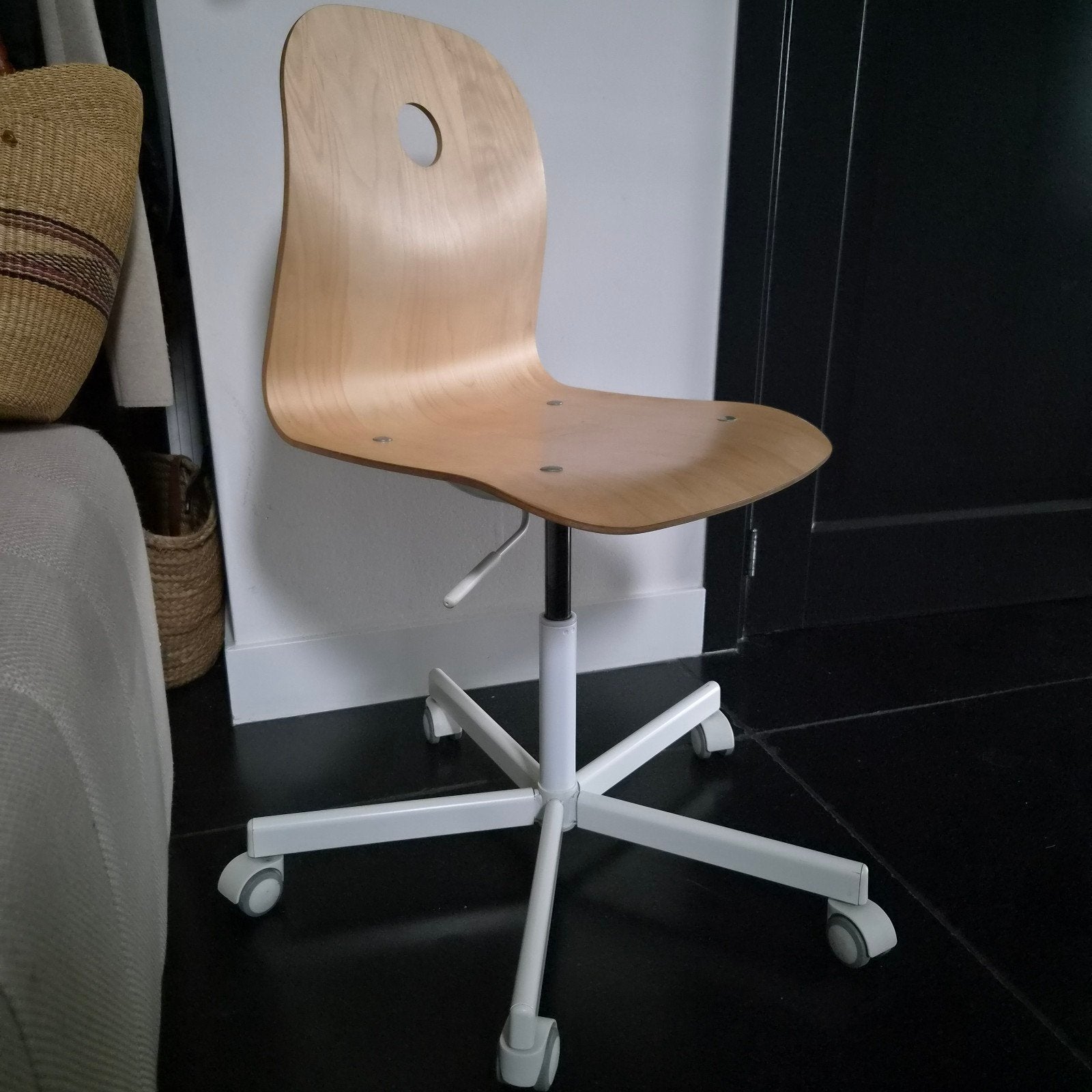 Houten bureaustoel met wieltjes, Ophalen of Verzenden, Gebruikt, Wit