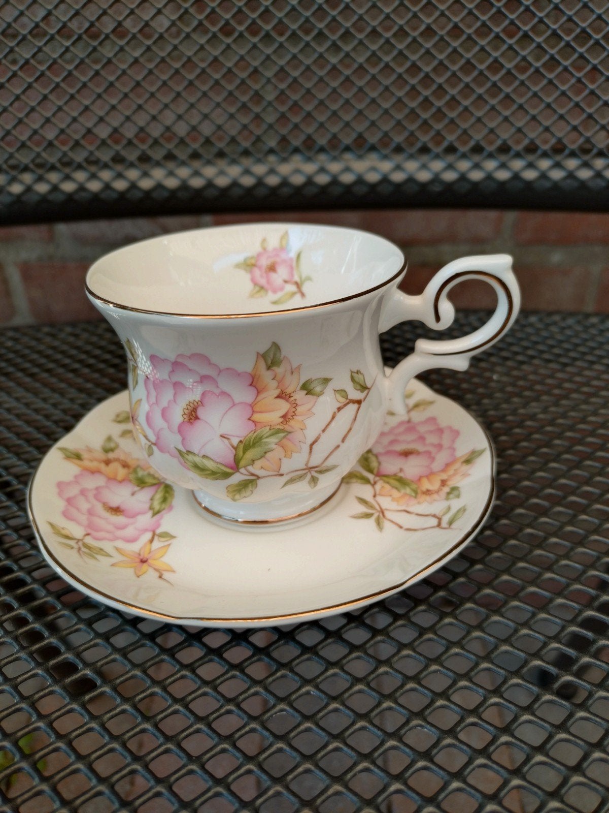 Bone China kop en schotel., Antiek en Kunst, Ophalen of Verzenden