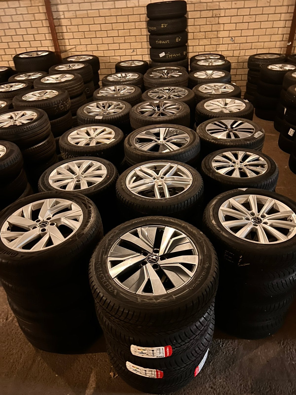 Banden op velgen 4x100 4x108 5x100 5x105  5x112 5x114,3, Auto-onderdelen, Ophalen, Banden en Velgen, 17 inch, Winterbanden