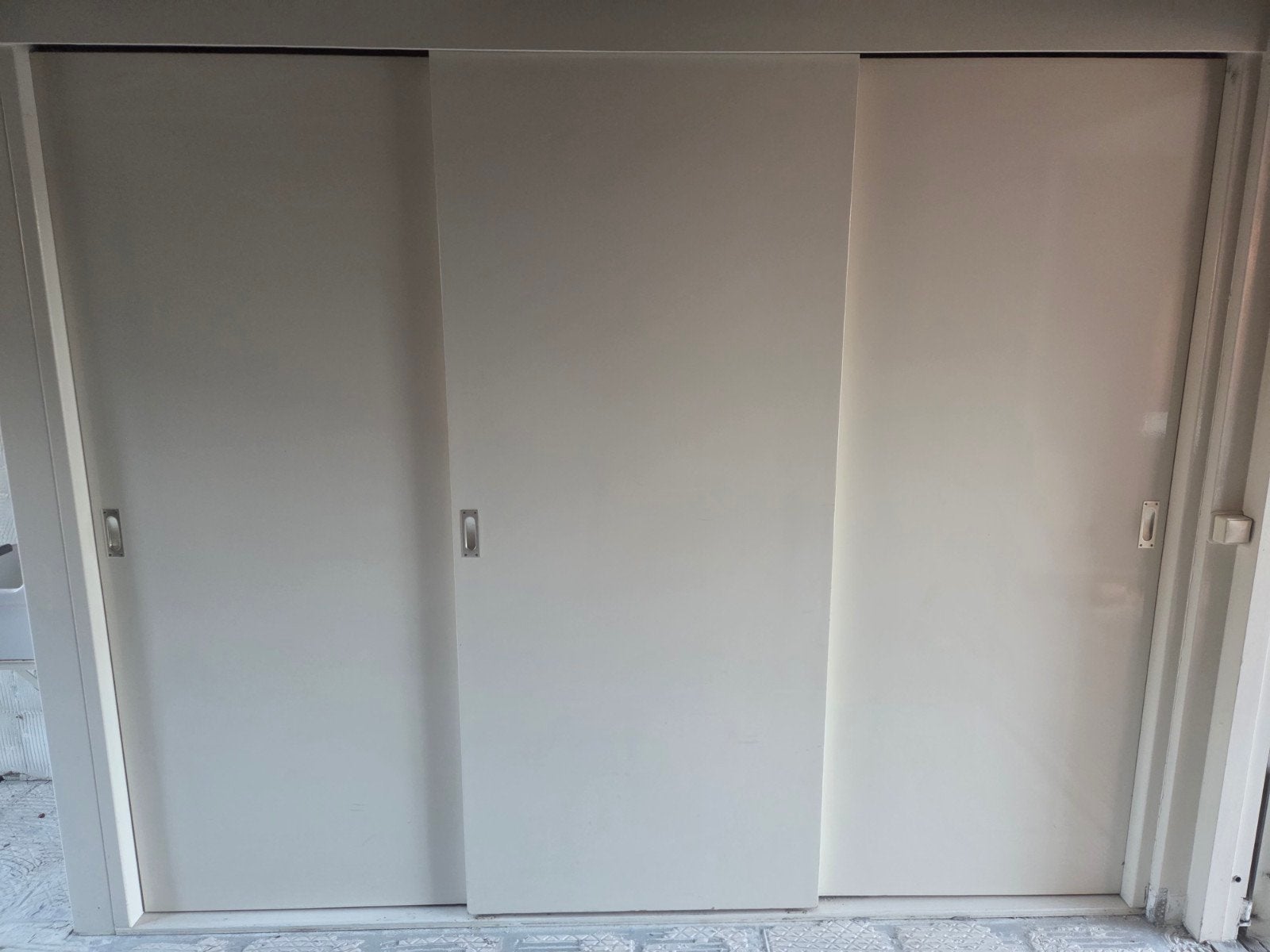 Houten Kast met Schuifdeuren en Verstelbare Planken, Ophalen, Met deur(en), Gebruikt, 200 cm of meer