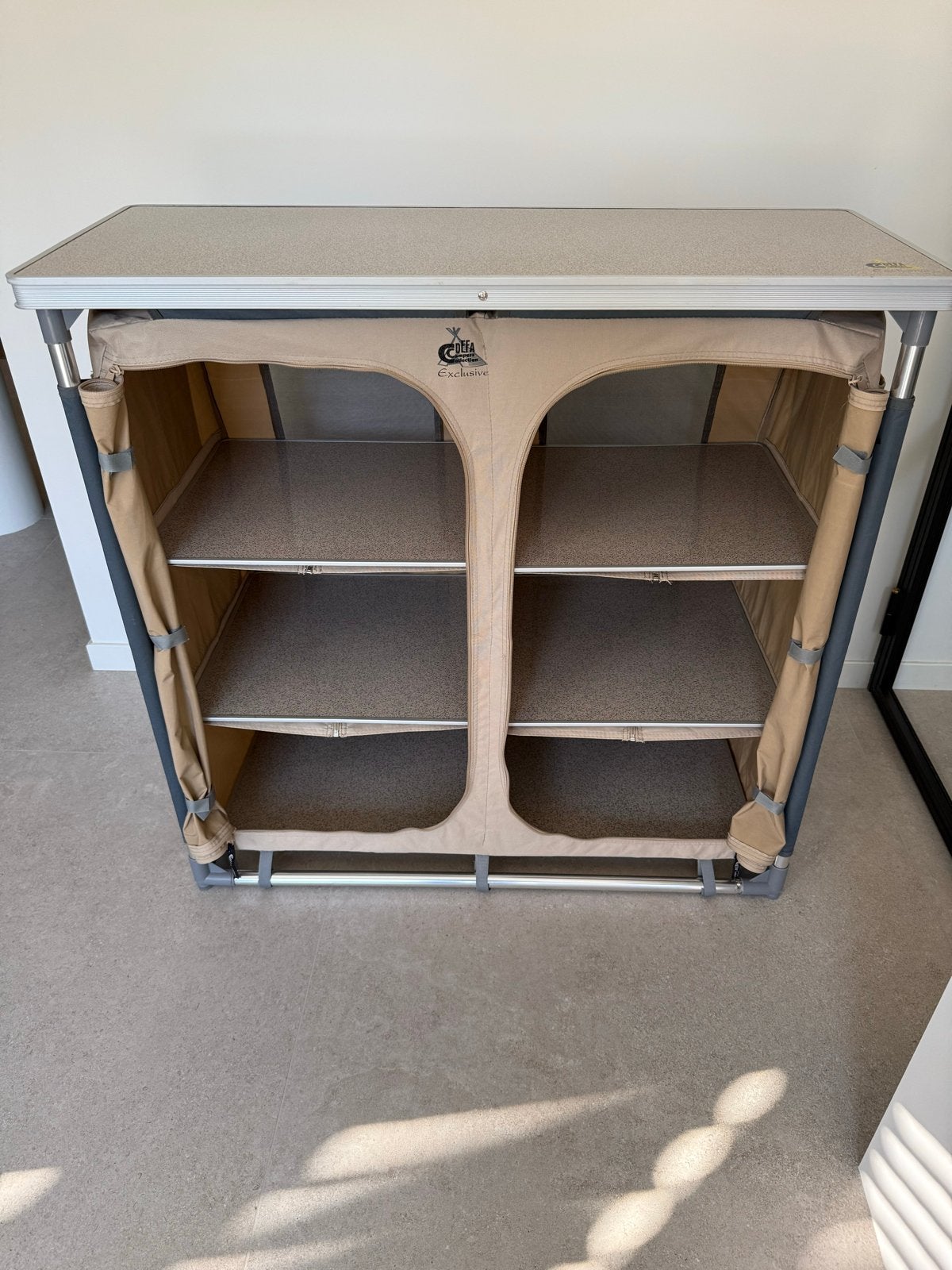 Defa Exclusive campingkast met tafelblad, Ophalen, Zo goed als nieuw