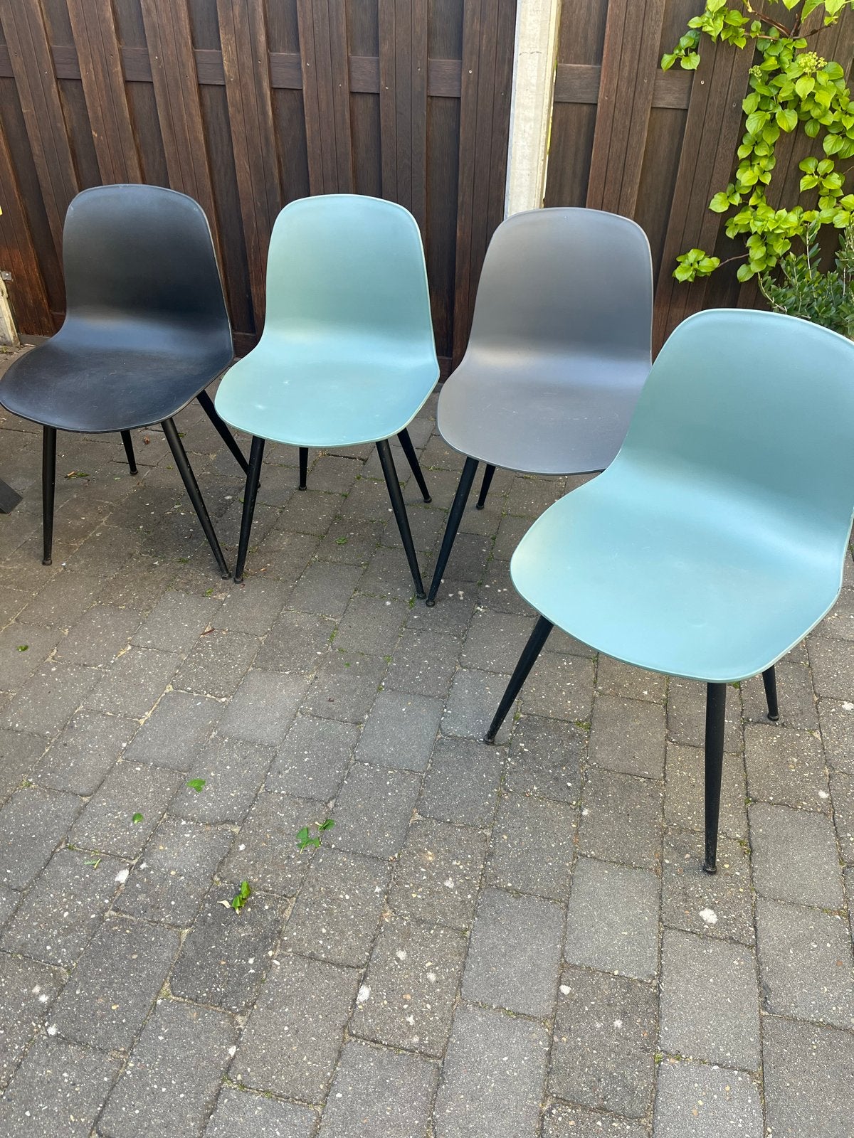 4 Tuinstoelen in diverse kleuren - Goede staat, Ophalen, Gebruikt, Kunststof