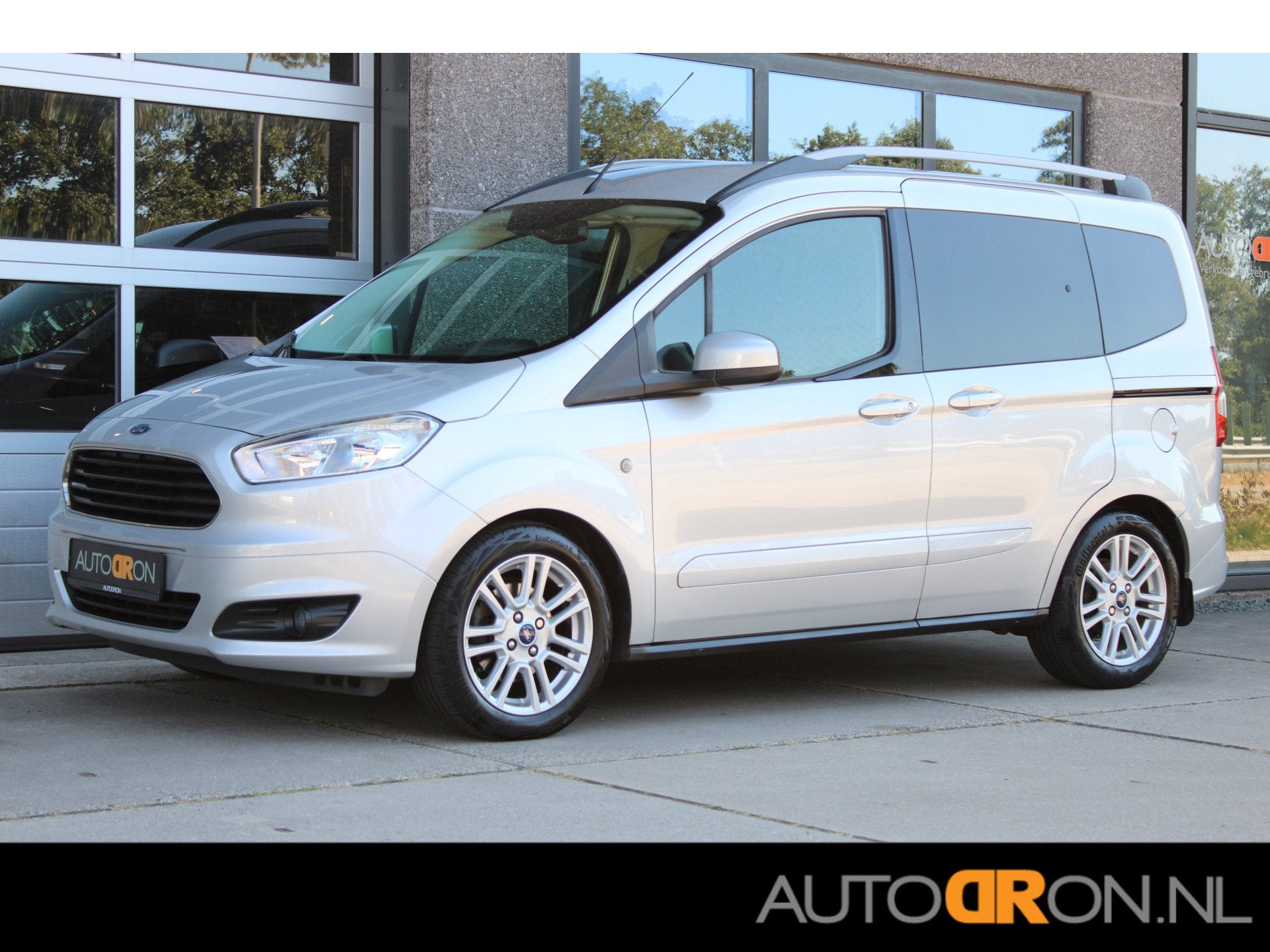 Ford Tourneo Courier 1.0 Titanium 5 Persoons / Dealer Onderh, Voorwielaandrijving, Gebruikt, Bedrijf, 3 cilinders