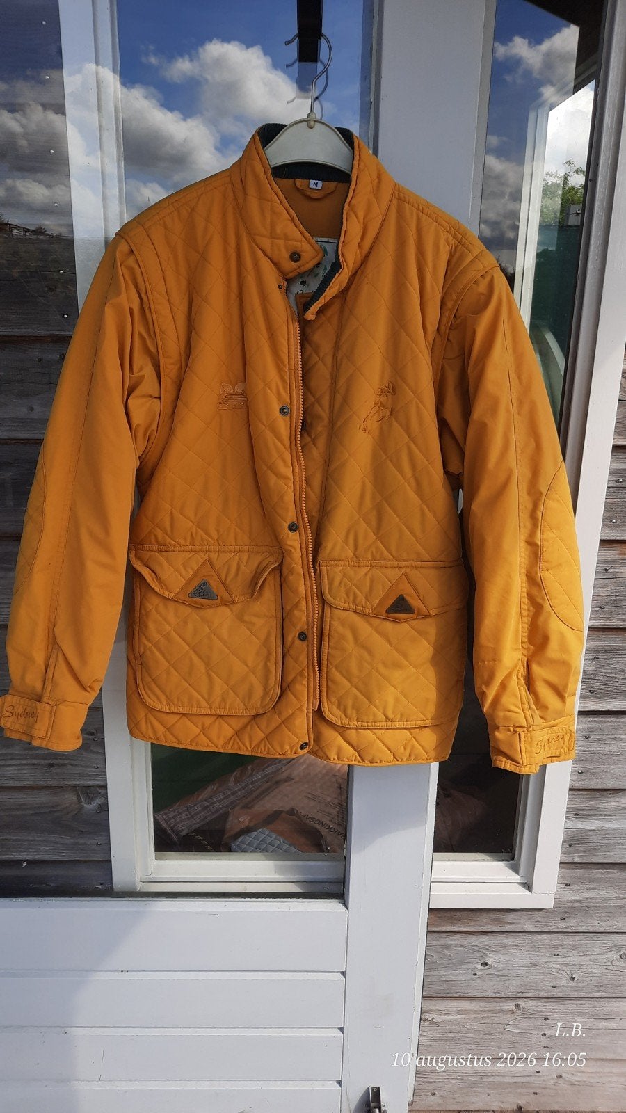 okergele rijjas, Ophalen, Bovenkleding