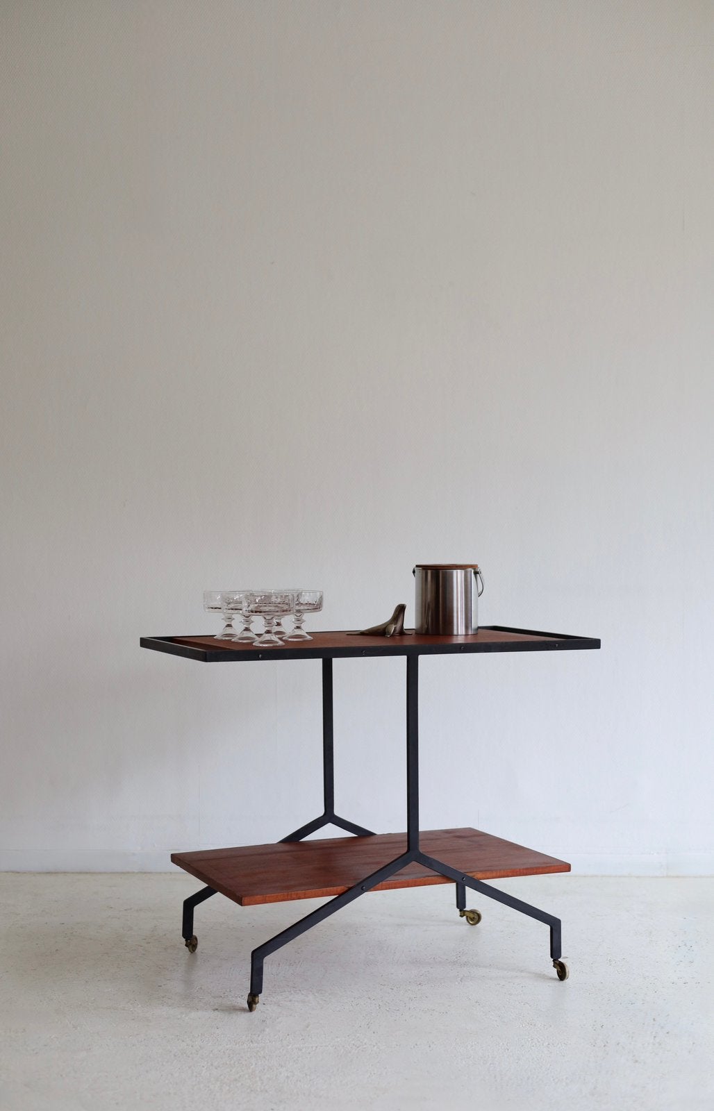 Vintage Serveerwagen in stijl van Ilse Møbel, Ophalen, Vintage design, Pim@tijdperk.eu  leyla@tijdperk.eu, Tijdperk