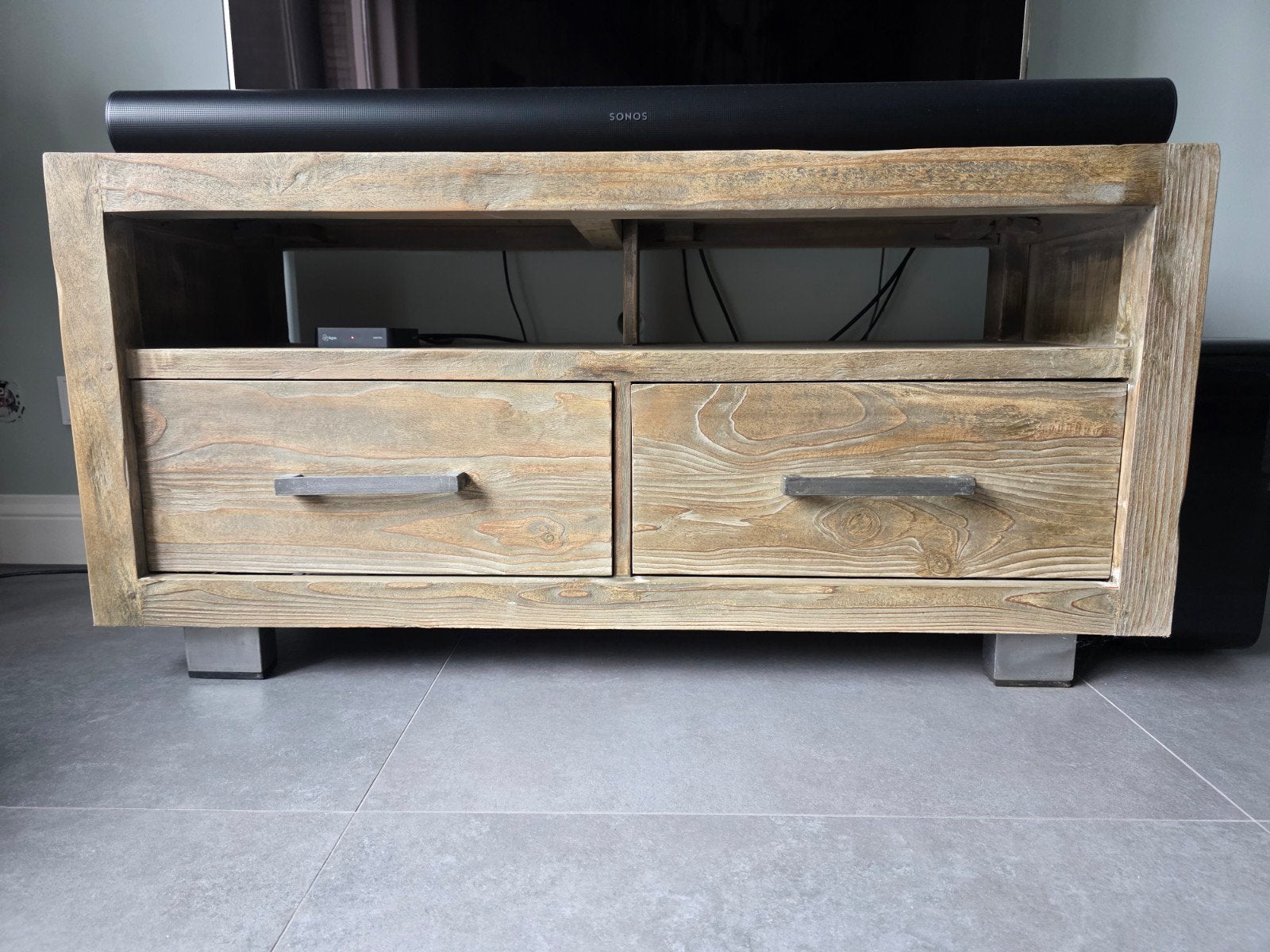 Robuust houten tv-meubel met lades, Modern Rustiek, 100 tot 150 cm, Zo goed als nieuw, Minder dan 100 cm