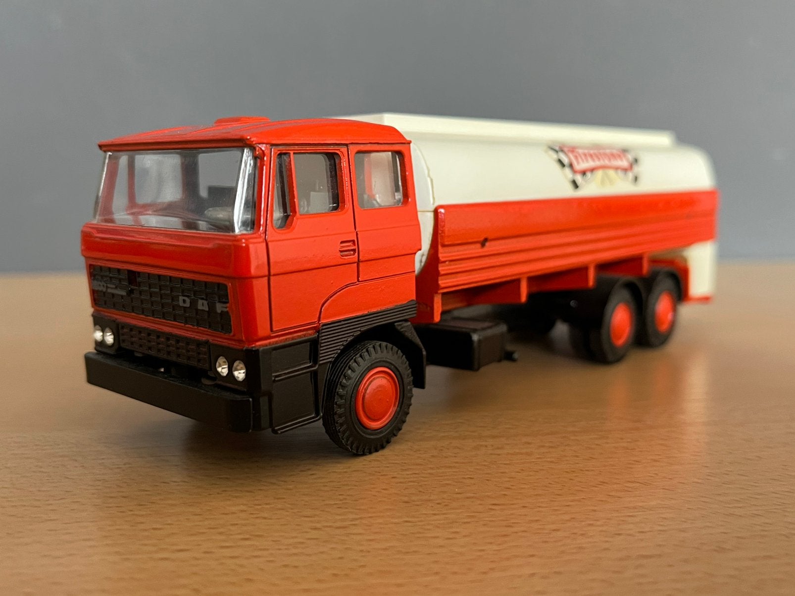 Lion Car DAF F 2800 Tankauto Firestone, Hobby en Vrije tijd, Modelauto's | 1:50, Ophalen of Verzenden, Zo goed als nieuw, Bus of Vrachtwagen