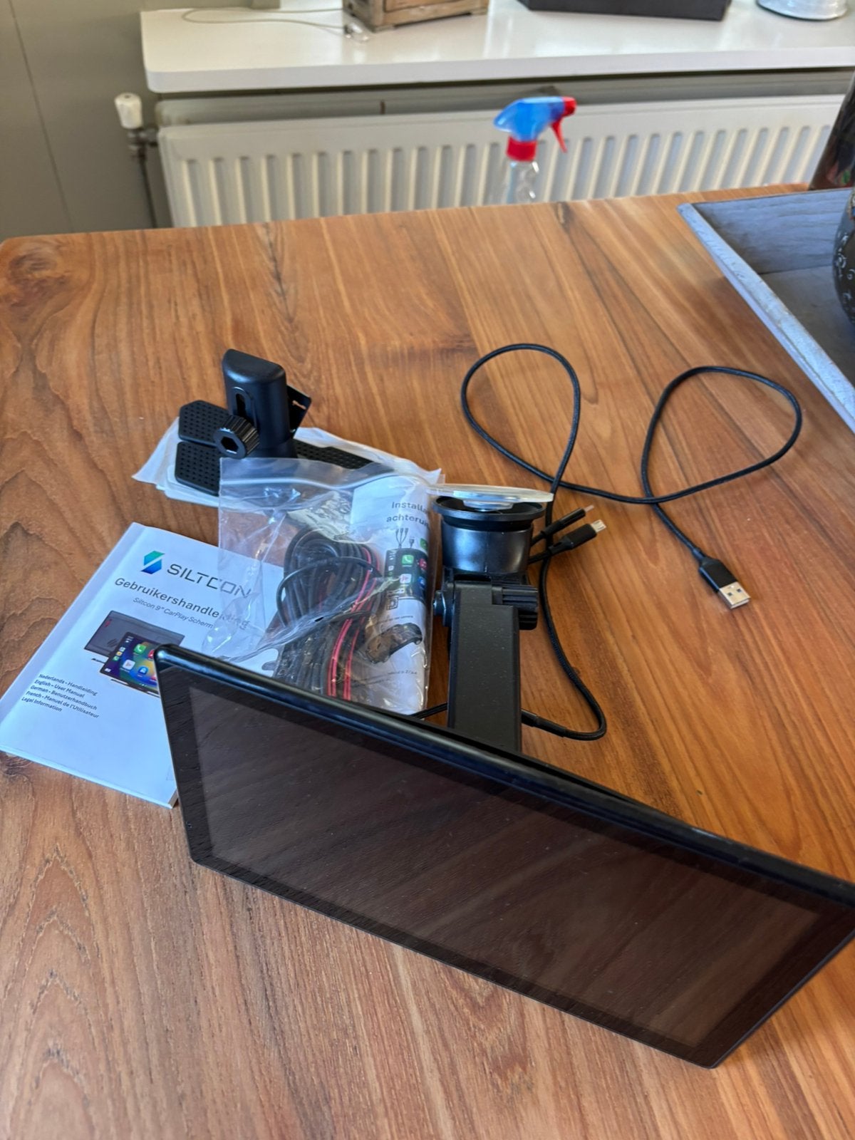 Siltcon 9” CarplayScherm met achteruitkijk camera, Ophalen, Zo goed als nieuw