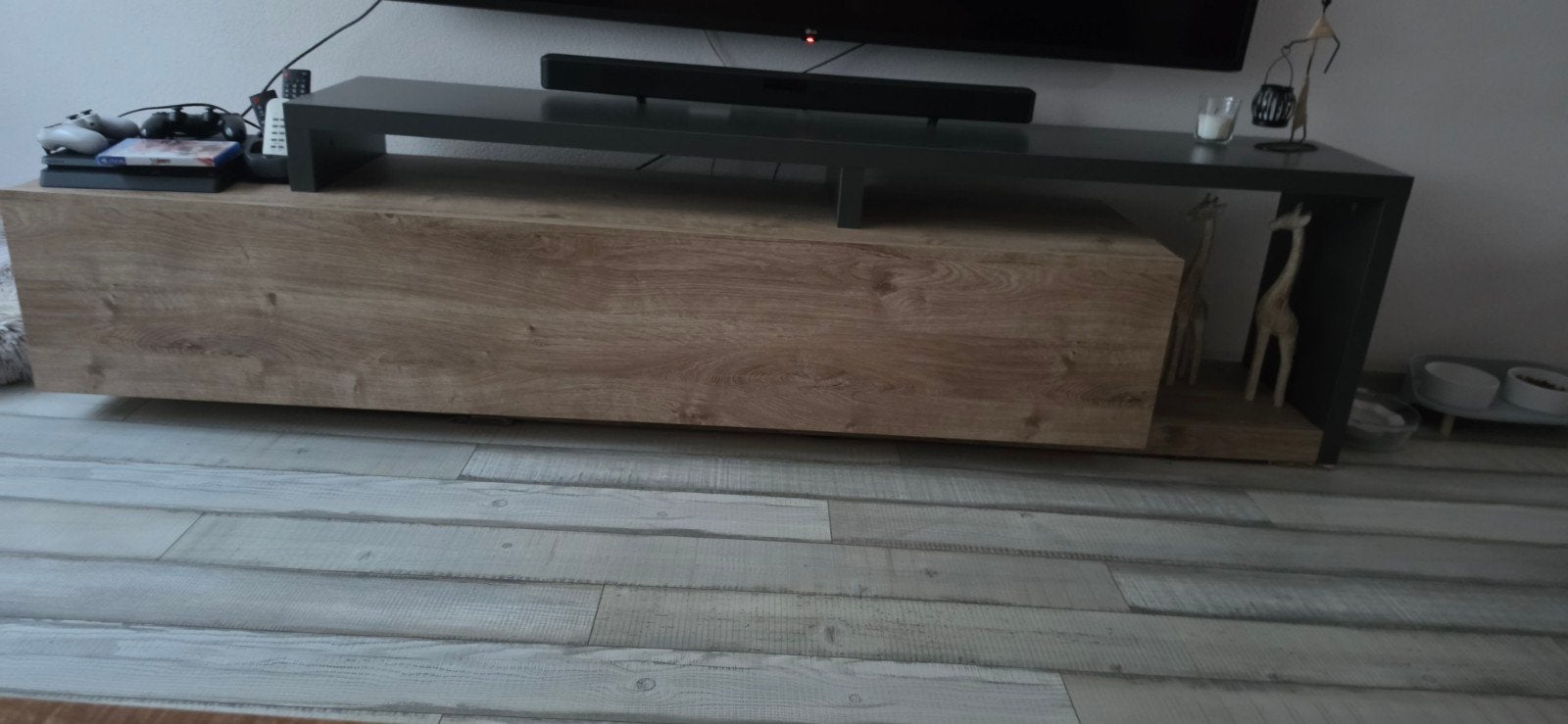 Moderne TV-meubel met opbergruimte, Overige houtsoorten, 150 tot 200 cm, Ophalen of Verzenden, Zo goed als nieuw