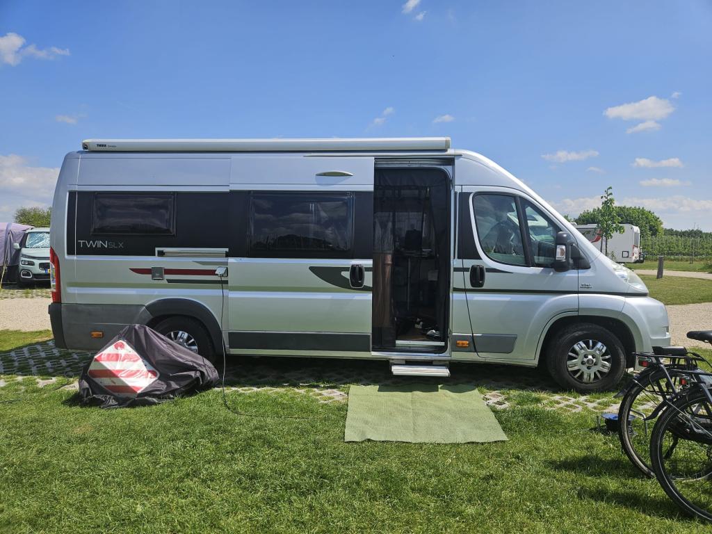 Adria Twin SLX (1046188), Caravans en Kamperen, Buscamper of Camperbus, Koelkast, Ringverwarming, Fiat