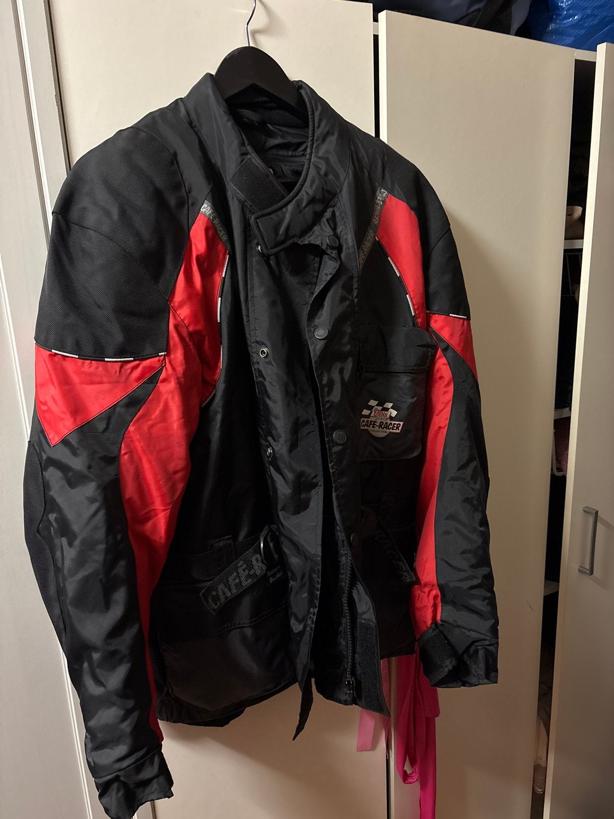 Louis Cafe-Racer textiel motorjas - Zwart/Rood - Maat XL, Motoren, Ophalen of Verzenden, Nieuw zonder kaartje, Heren, Jas | textiel