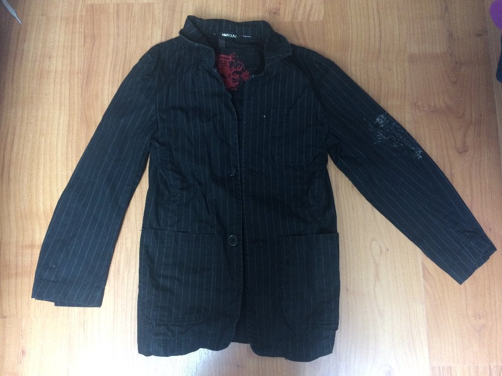 H&M YOUNG stoer zwart / grijs gestreept jasje / blazer 134, Kinderen en Baby's, Gebruikt, H&M, Ophalen of Verzenden, Jongen