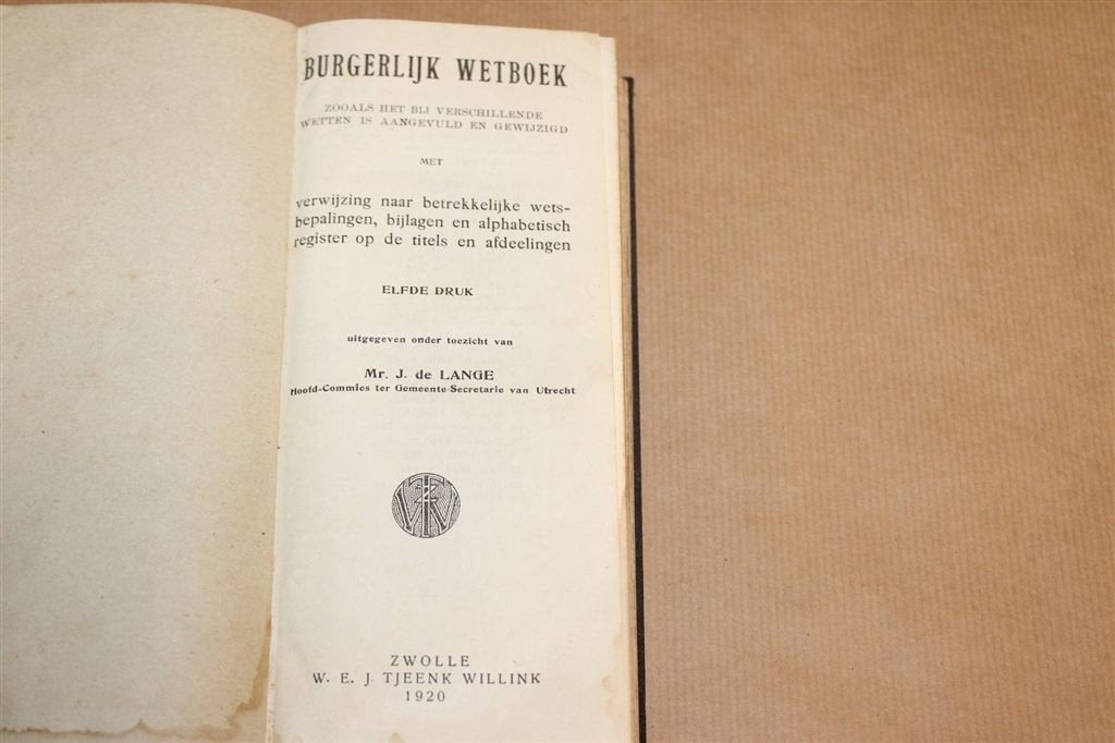 Burgerlijk Wetboek — Aangevuld & Gewijzigd, Antiek 1920, Boeken, Ophalen of Verzenden, Gelezen, Nederland