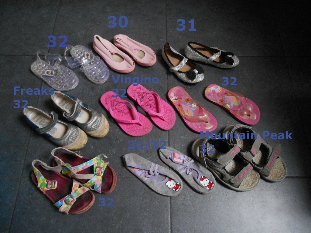 Schoenen Teenslippers Uggs Mexx Adidas Piedro Bijna gratis, Ophalen of Verzenden, Zo goed als nieuw, Jongen of Meisje, Schoenen