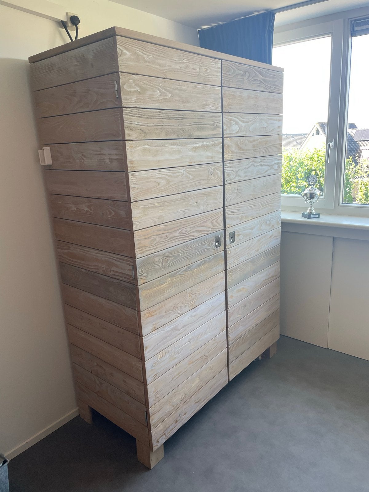 Stevige steigerhouten kast met planken en hanggedeelte, Huis en Inrichting, Ophalen, Met plank(en), Gebruikt, 100 tot 150 cm