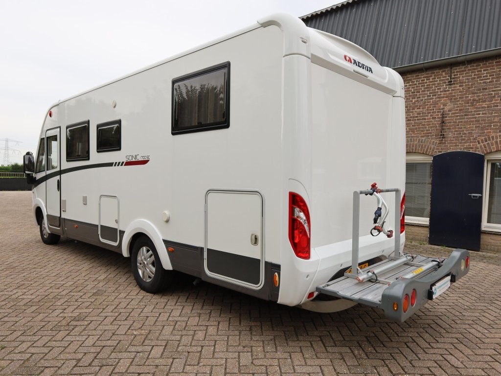 Adria Sonic I 700 SC queensbed + hefbed, Caravans en Kamperen, Campers, Afzuigkap, Ringverwarming, Fiat, Airbags