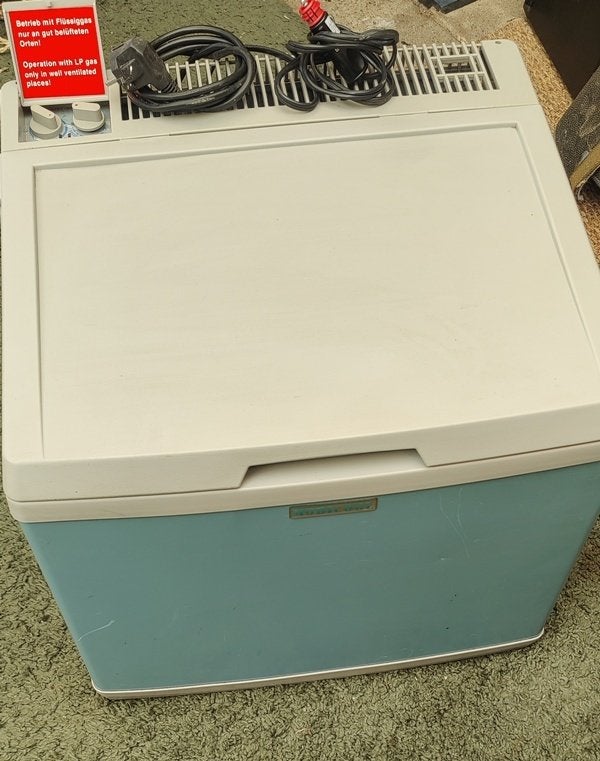 koelbox 12 volt en 220 en op gas, Ophalen, Zo goed als nieuw, Koelbox, Elektrisch