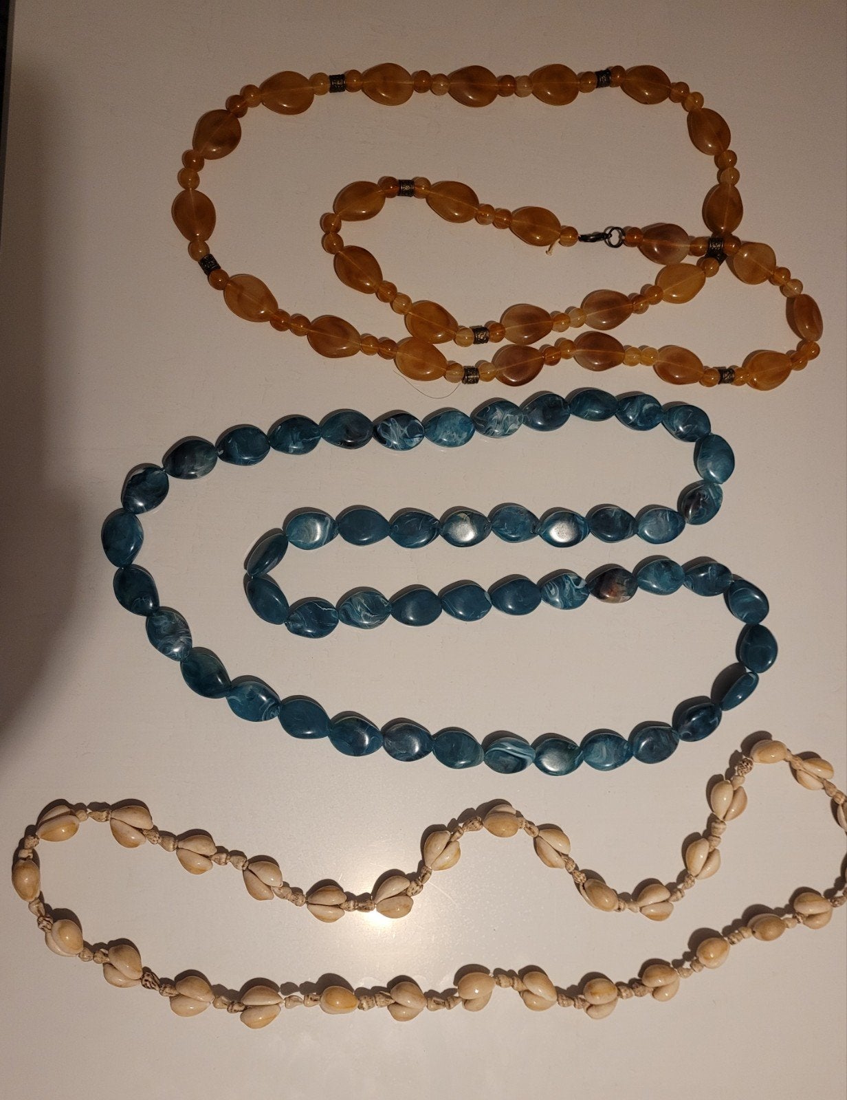 Set van 3 kettingen: schelp, oranje en blauw, Sieraden, Tassen en Uiterlijk, Kettingen, Ophalen of Verzenden, Nieuw, Blauw, Steen of Mineraal