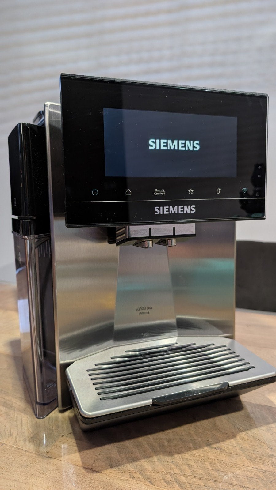 Siemens EQ900 Plus volautomatische koffiemachine + garantie, Afneembaar waterreservoir, Espresso apparaat, 10 kopjes of meer, Zo goed als nieuw
