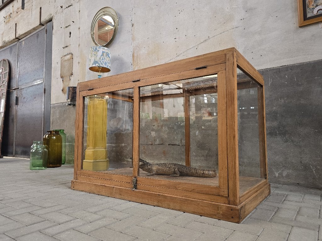 XL Vintage Winkel Vitrine Hout | Grote Vitrine Kast Antiek