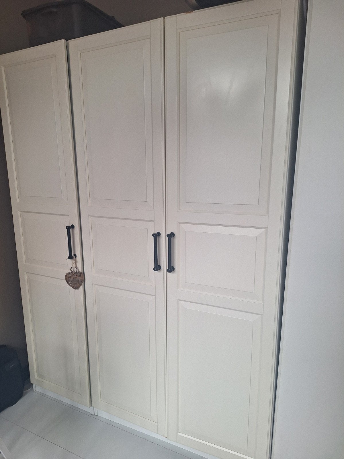 Nette witte ikea kledingkast 3 deurs, Gebruikt, 100 tot 150 cm, Ophalen of Verzenden, 150 tot 200 cm