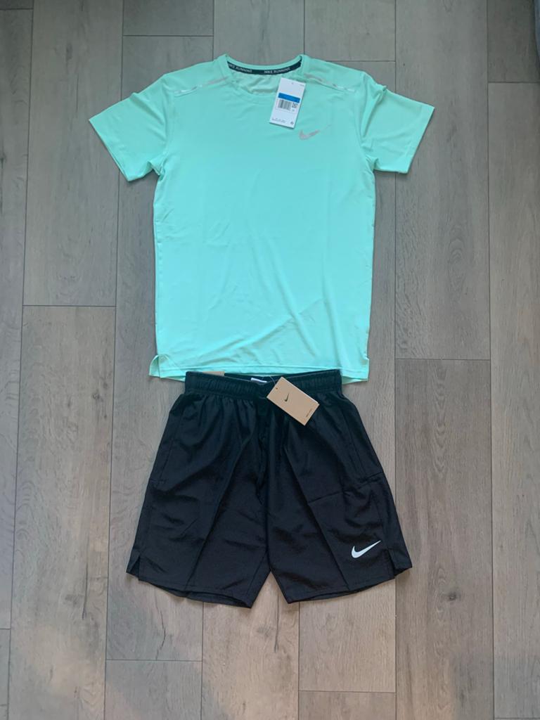 Nike Dri-FIT Sportset, Overige kleuren, Maat 48/50 (M), Nieuw, Ophalen of Verzenden