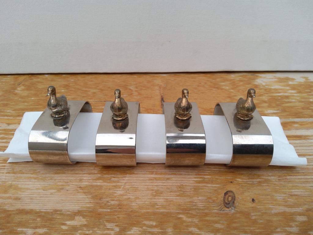 4 Servetringen met Eendjes, Ophalen of Verzenden, Zo goed als nieuw, Rvs of Chroom, Bestekset