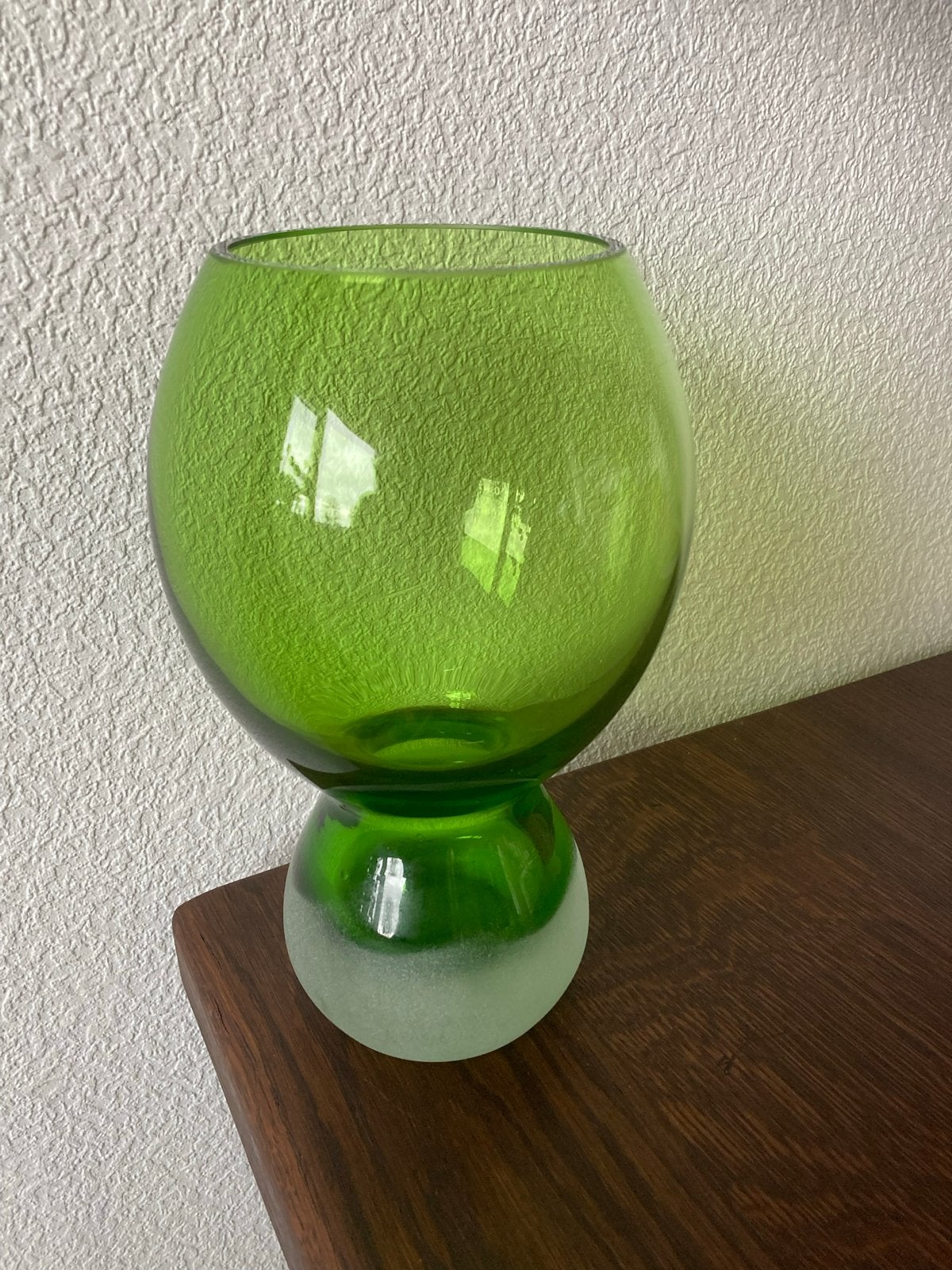 Vintage Bolvaas Groen met Matte Massieve Bolvoet 23cm, Ophalen of Verzenden