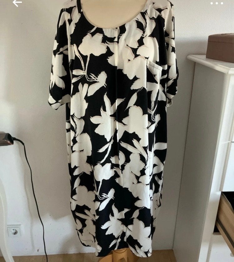 Ophilia zwart crème gebloemde jurk maat 48, Ophalen of Verzenden, Zo goed als nieuw, Maat 46/48 (XL) of groter, Zwart