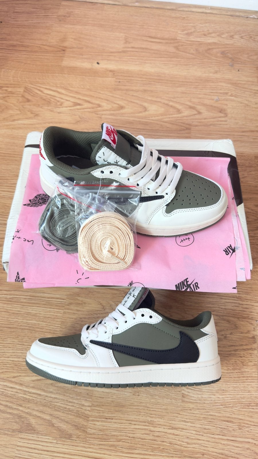 Travis Scott Medium Olive, Overige kleuren, Nieuw, Ophalen of Verzenden, Sneakers of Gympen