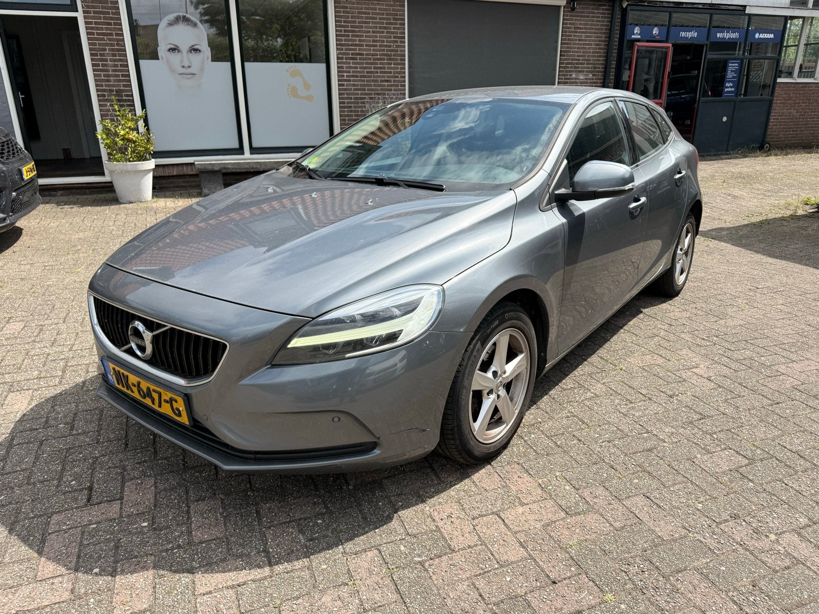 Volvo V40 2.0 D2 120PK 2016 Grijs, Voorwielaandrijving, 4 cilinders, 1969 cc, 140 €/maand