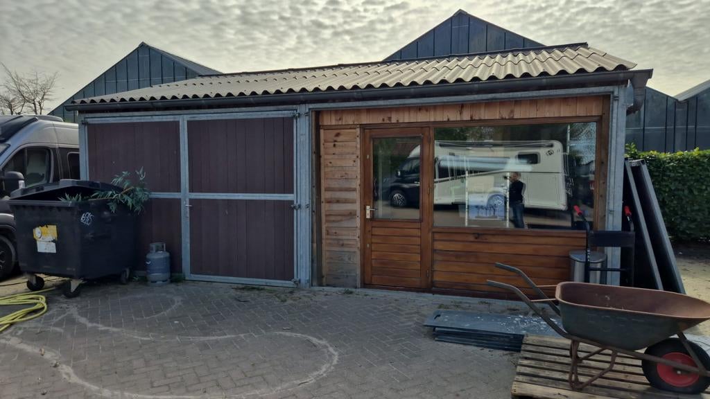 Dubbele garage / schuur / paardenstal 6 x 7, Ophalen