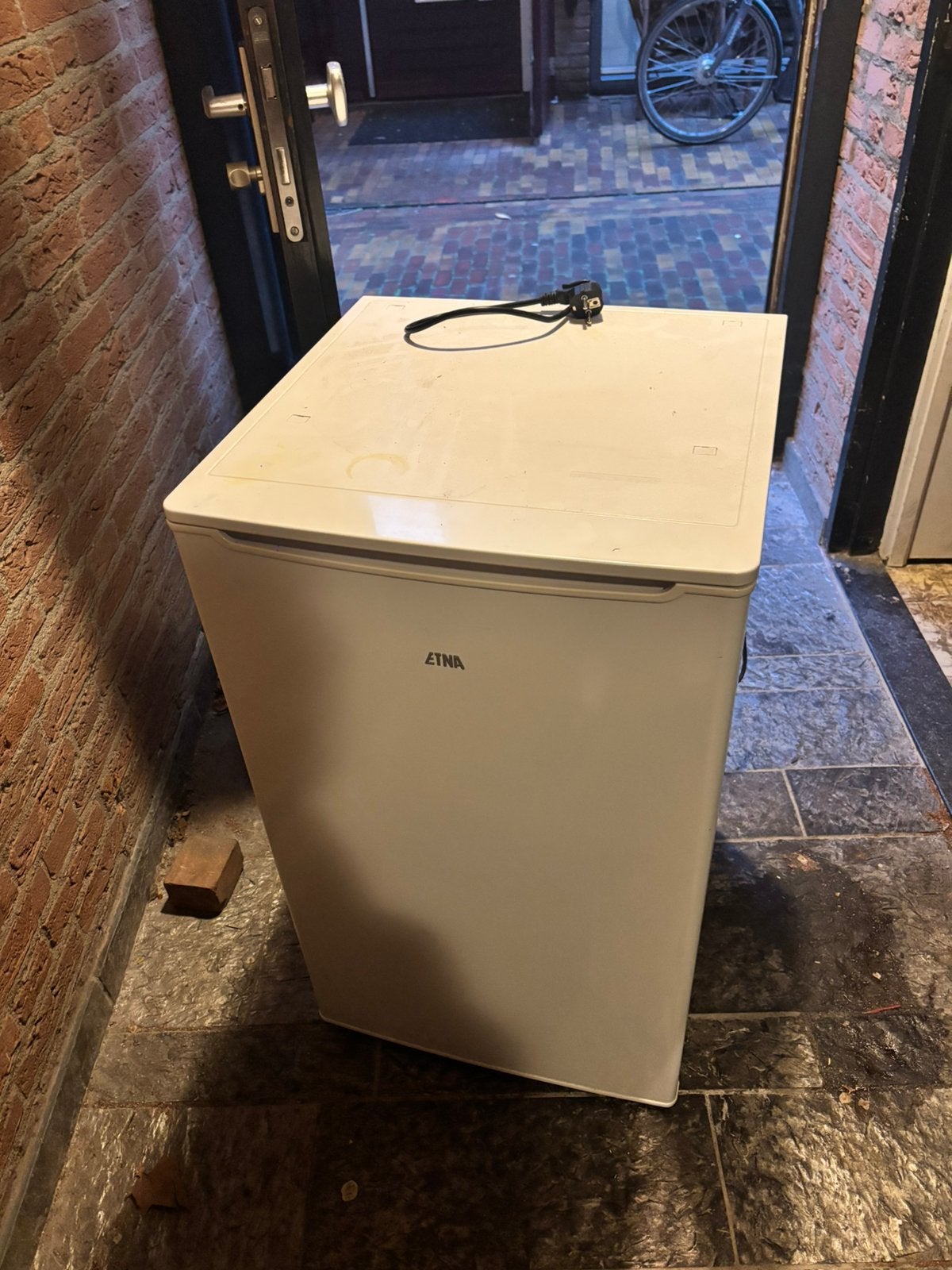 Gratis kapotte koelkast Oud ijzer, Ophalen, Niet werkend, Minder dan 60 cm, 160 cm of meer