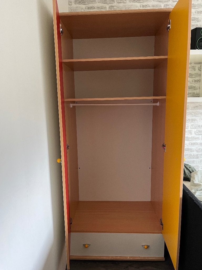 Foto 5 van Gratis afhalen bureau & kledingkast