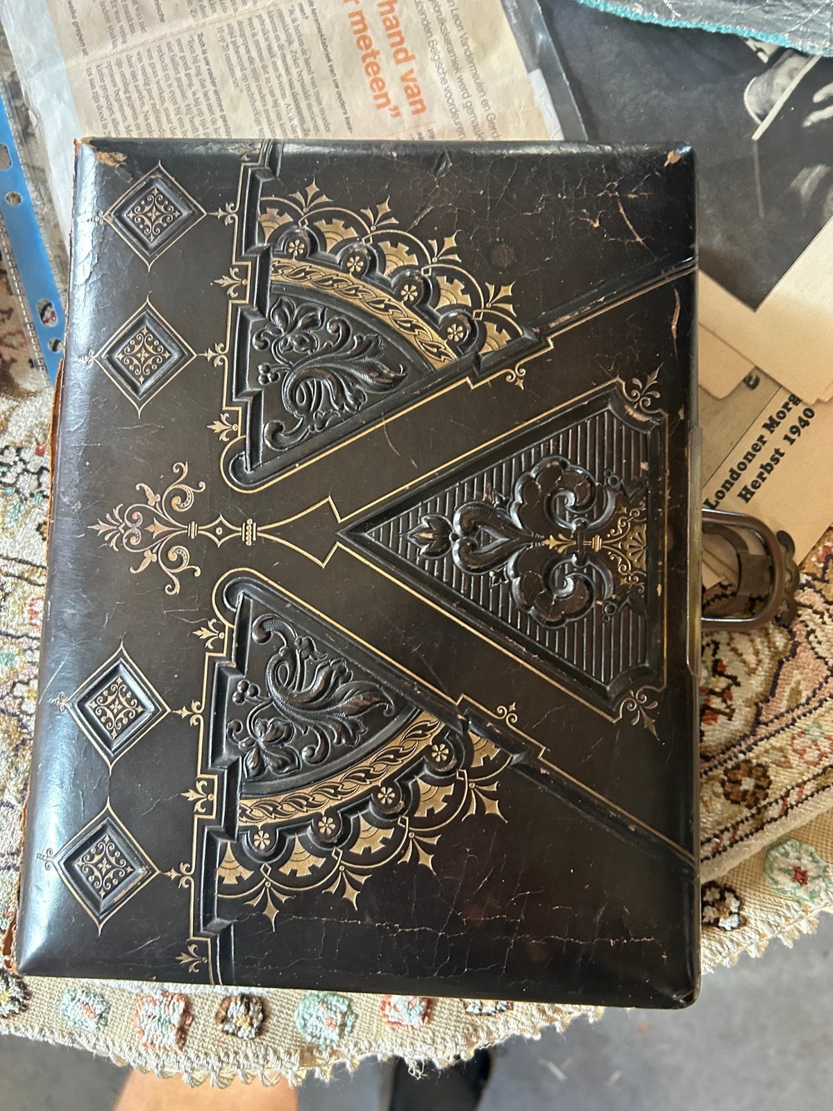 Fotoboek uit 1892 van de fam. Van Wel uit Oss., Ophalen
