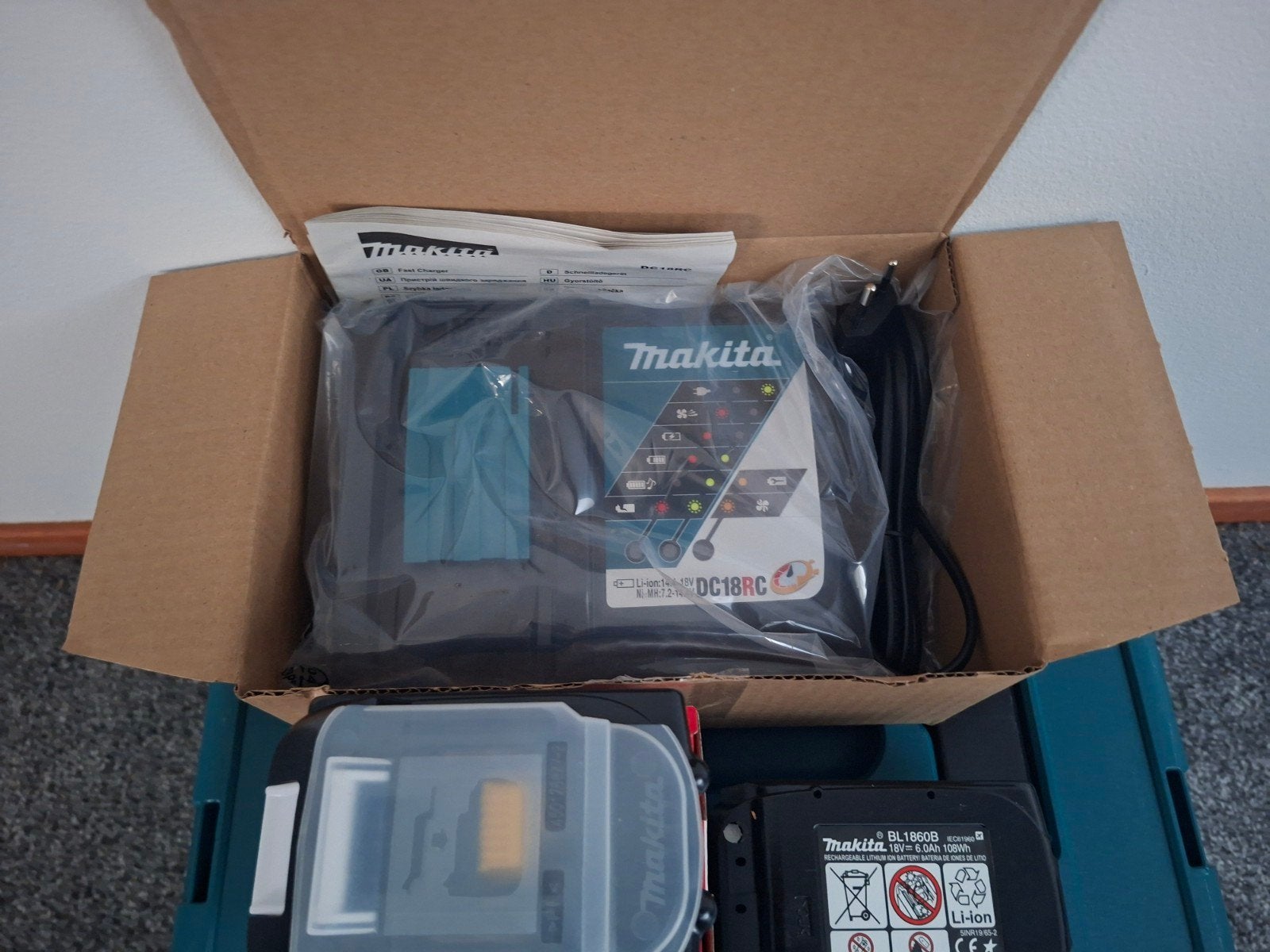 Makita Accu en Oplader Set - 18V 6.0Ah Li-ion, Ophalen of Verzenden, Nieuw, Overige typen