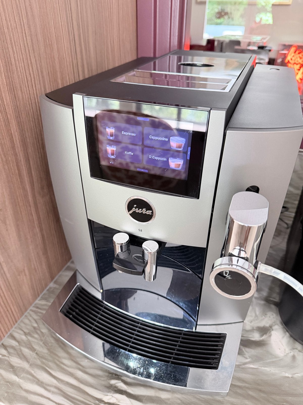 Jura S8 koffiemachine met melkkoeler, Ophalen, Afneembaar waterreservoir, Gebruikt, 10 kopjes of meer