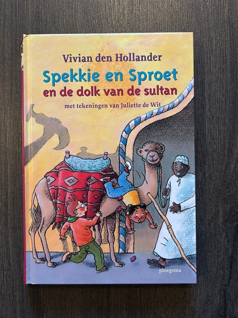 Spekkie en Sproet en de dolk van de sultan - Vivian den Holl, Ophalen of Verzenden, Zo goed als nieuw, Fictie algemeen
