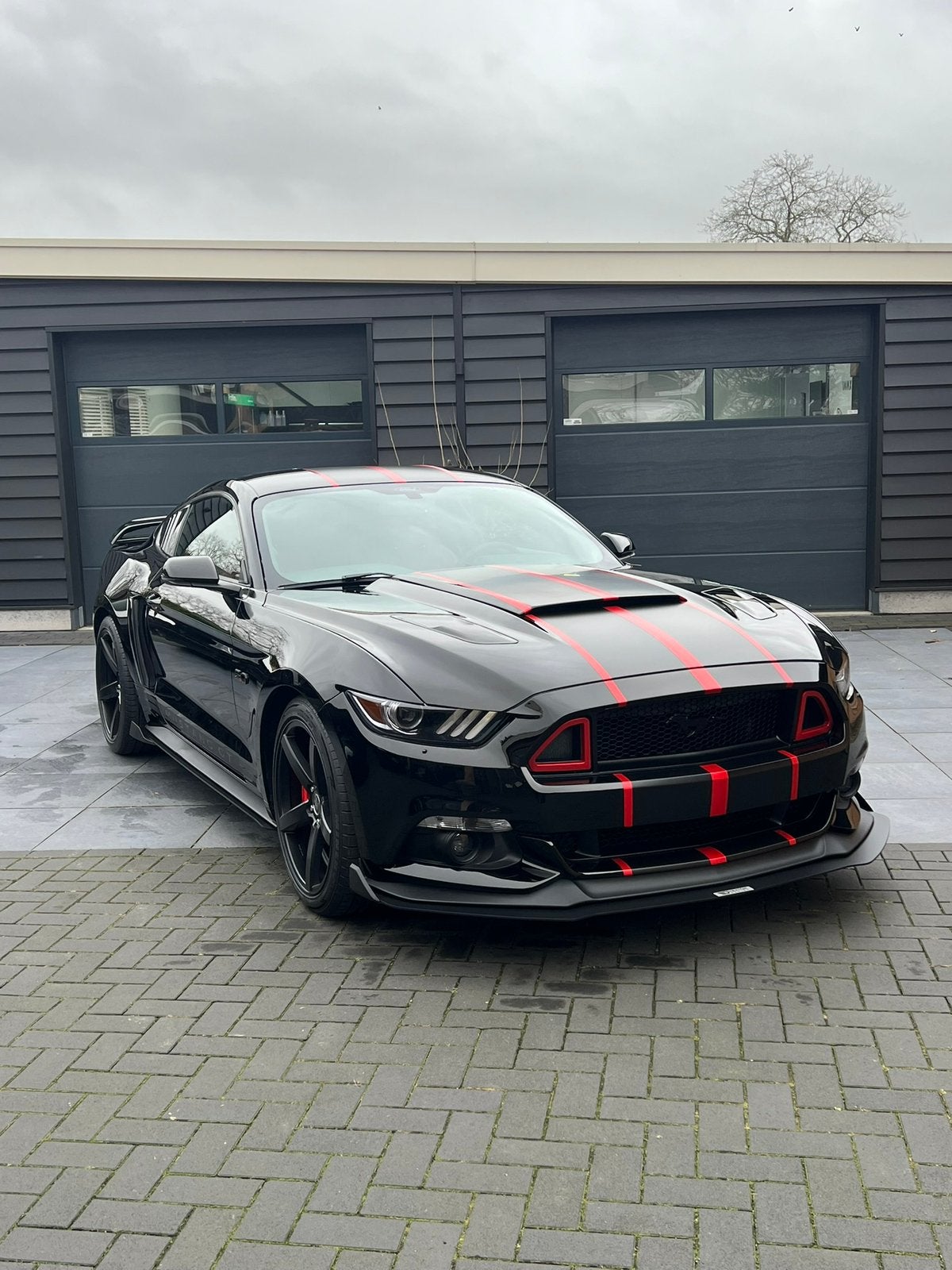 Ford Mustang GT 5.0 V8 Automaat (2015) – Zwart, 1730 kg, Achterwielaandrijving, 8 cilinders, 4 stoelen