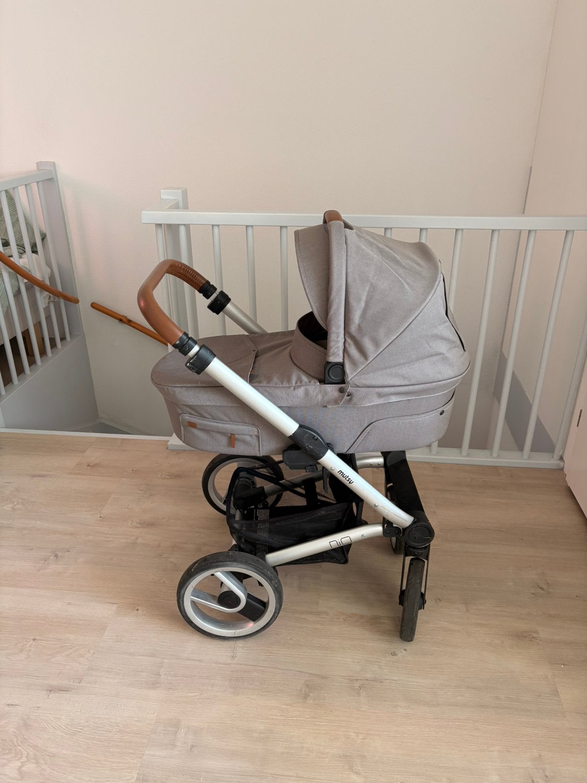 Kinderwagen met reiswieg en voetenzak, Gebruikt, Mutsy, Verstelbare duwstang, Ophalen