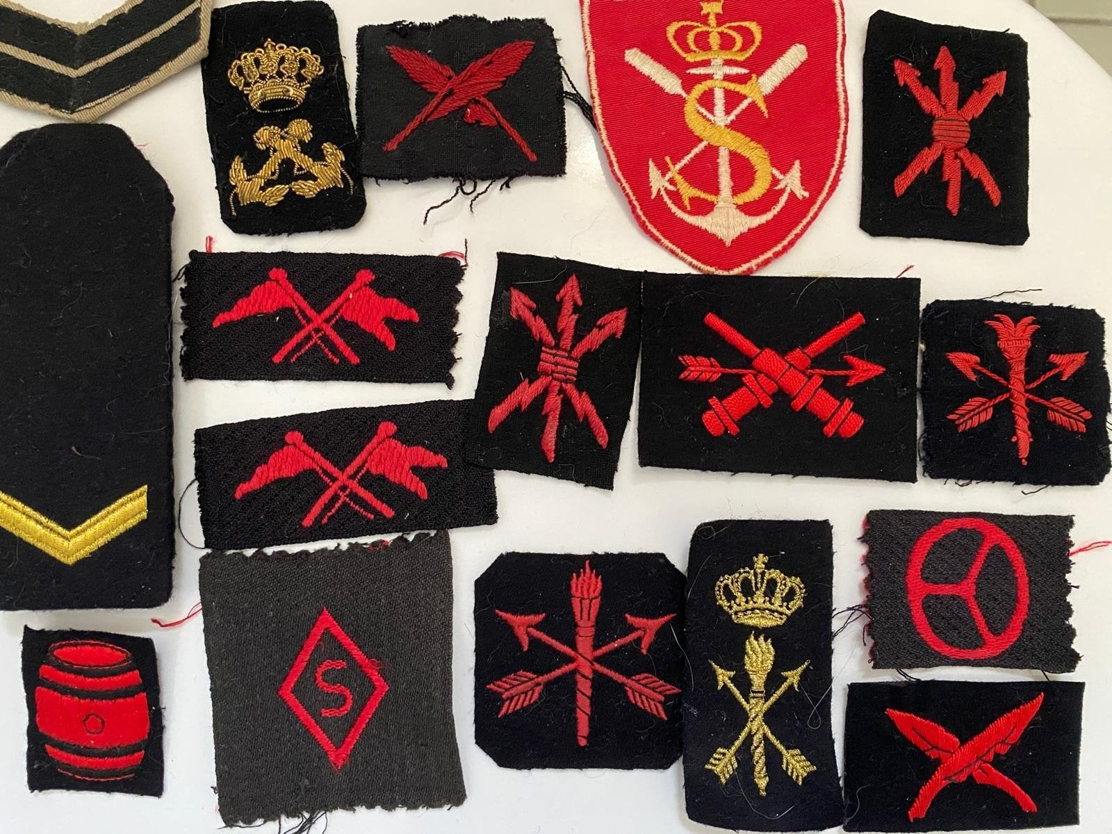 Groot lot Nederlandsre marine emblemen., Ophalen of Verzenden, Marine, Nederland, Embleem of Badge
