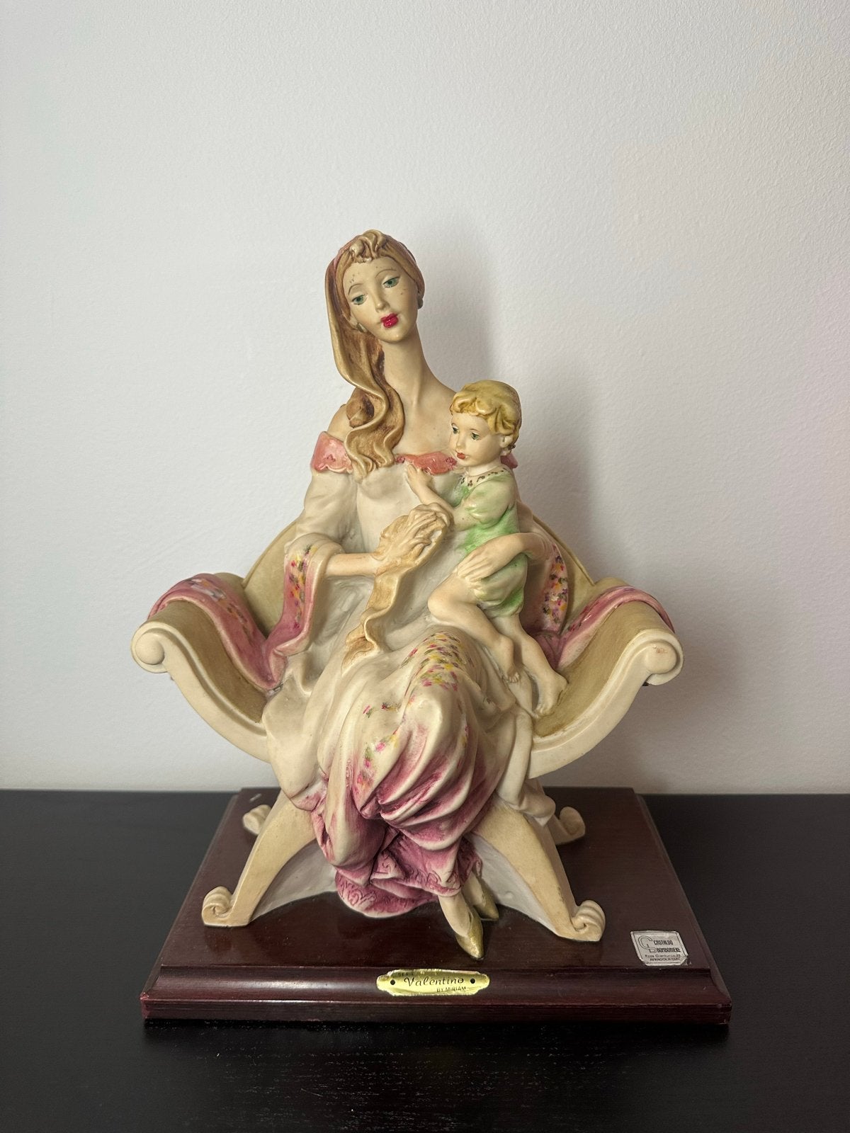 VALENTINO BY MIRIAM - Standbeeld | Kitsch | Kunst | Antiek, Groep mensen, Ophalen of Verzenden, Beeld, Composieten