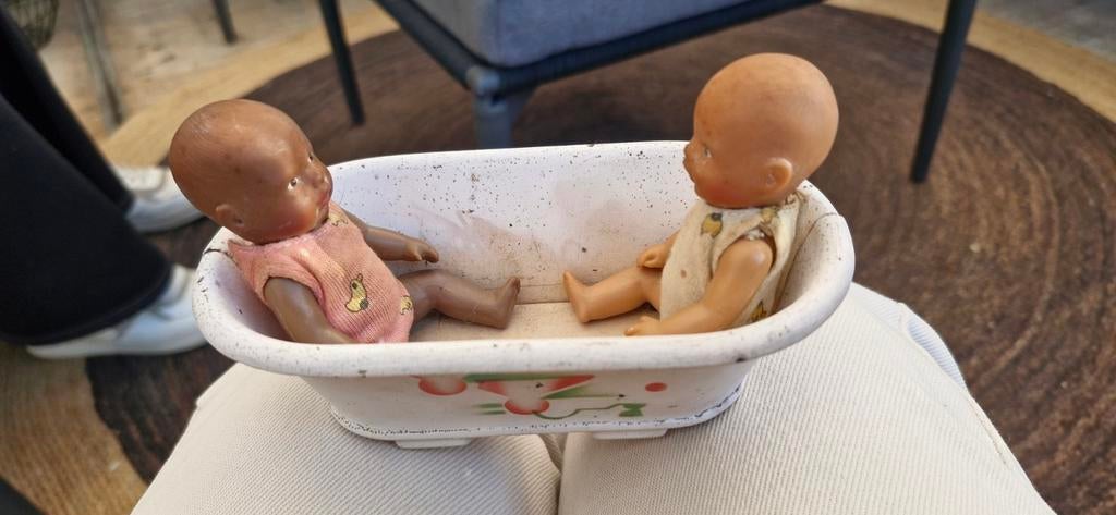 Zapf Creation poppetjes met oud ijzeren badje, Ophalen of Verzenden, Gebruikt, Babypop