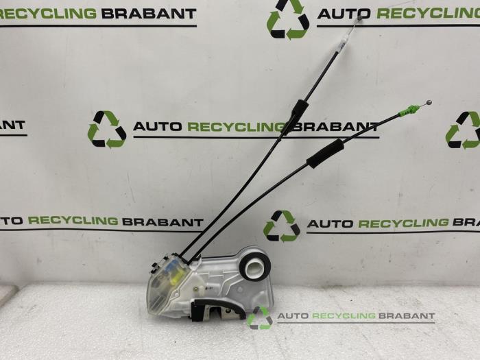 Deurslot Mechaniek 4Deurs rechts-voor van een Toyota Aygo, Gebruikt, -, -, Ophalen of Verzenden